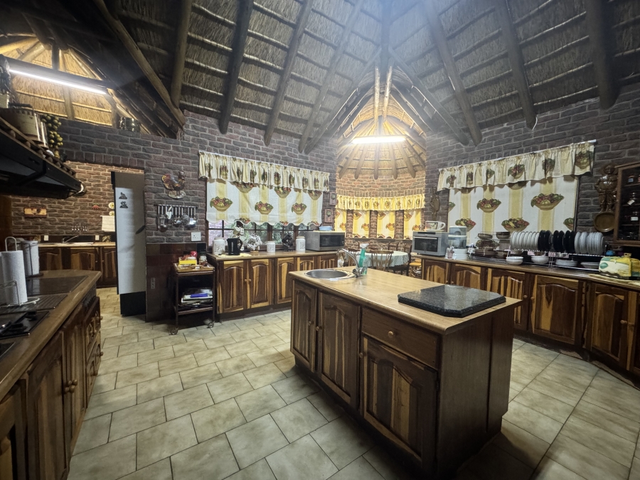 6 Bedroom Property for Sale in Doringkruin North West